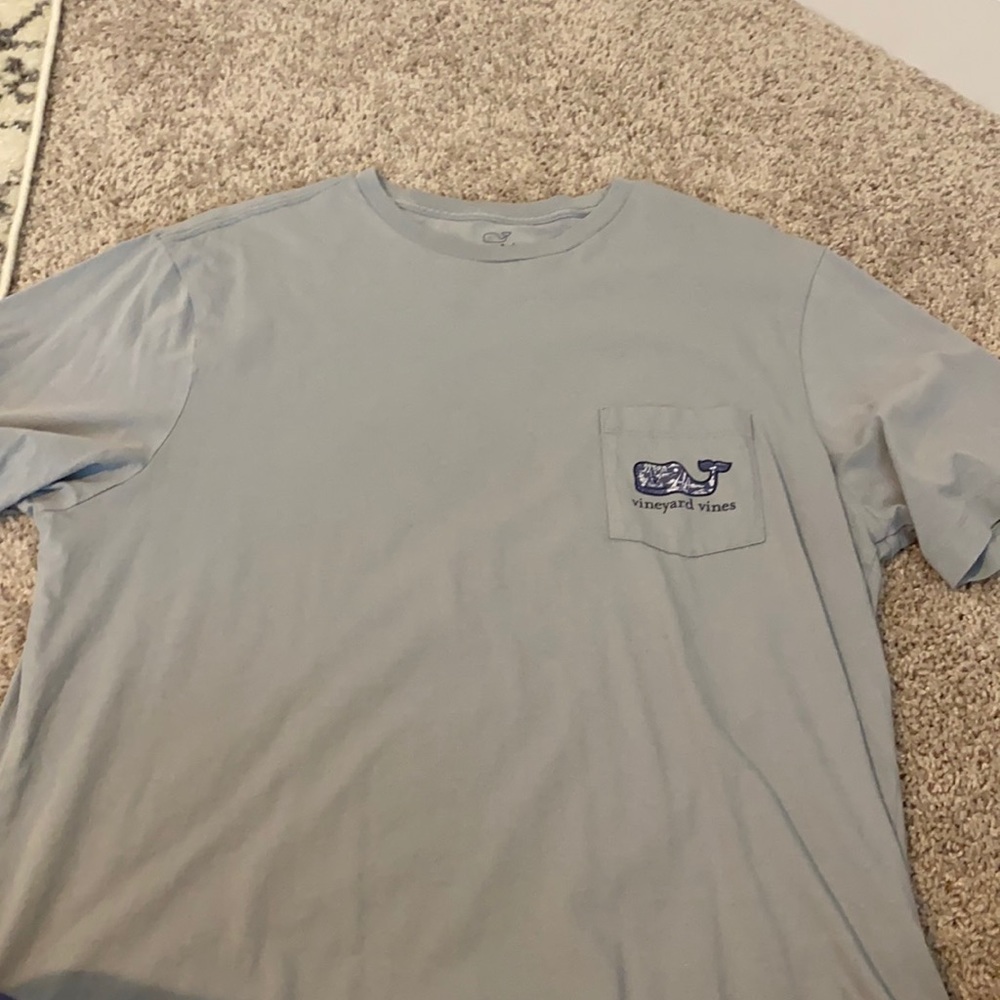 Grey vineyard vines t shirt